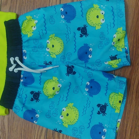Toddler boy monster rashguard and swim trunk set. size 3t - Picture 3 of 3